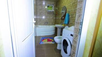 Фото номера Вилла с 3 спальнями Виллы Villa in Kutaisi, Near Sataplia Nature Reserve г. Gumbra 43